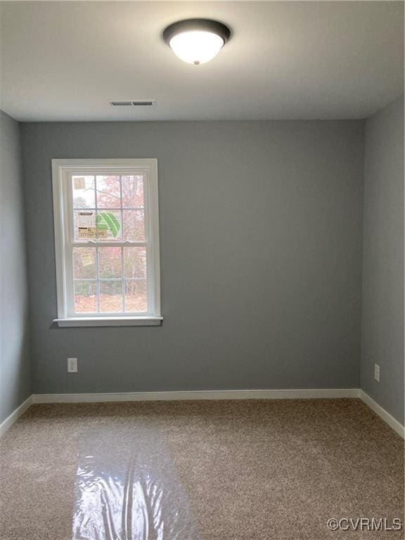 spare room with carpet flooring