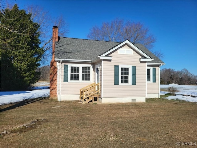 view of front of house with a front yard