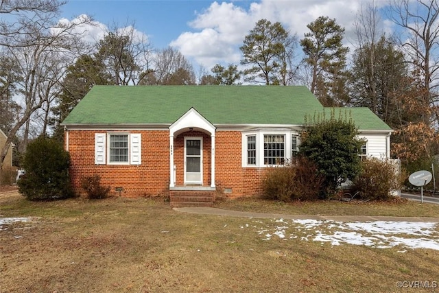 view of front facade featuring a front lawn