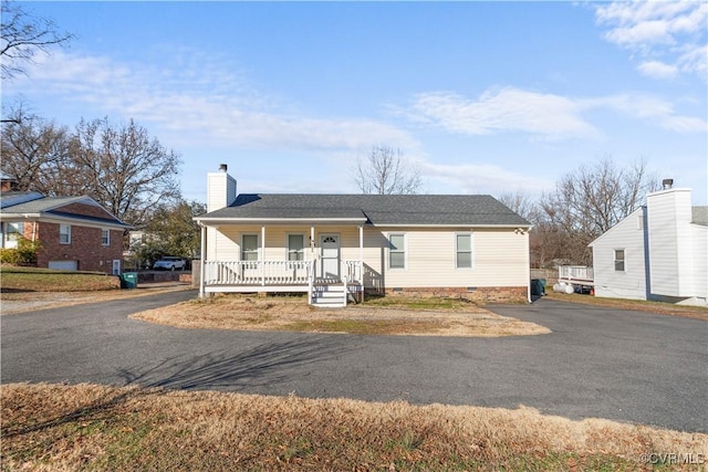 view of front of property featuring covered porch