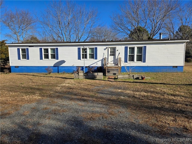 manufactured / mobile home with a front lawn