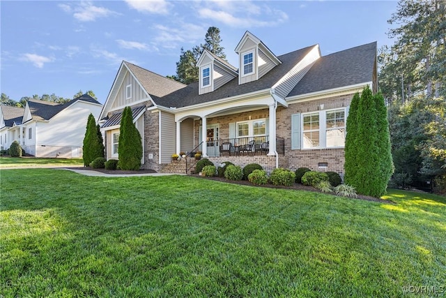 cape cod-style house featuring a front lawn and a porch