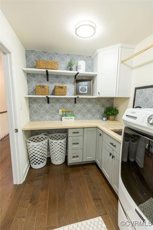 kitchen with washer / dryer, tasteful backsplash, dark hardwood / wood-style flooring, and gray cabinets