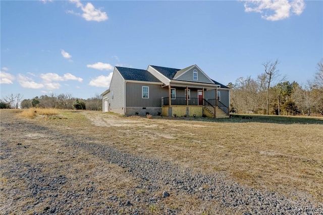 view of front of house featuring a porch and a front yard