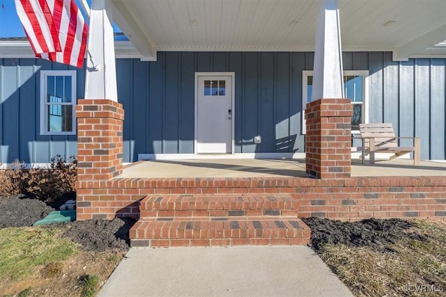 view of exterior entry featuring a porch