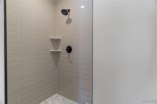 bathroom featuring tiled shower