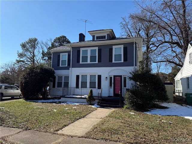 view of front of home featuring a front lawn