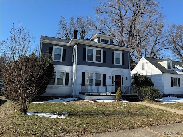 view of front of home with a front lawn