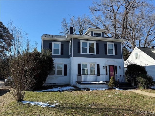 view of front of house featuring a front yard