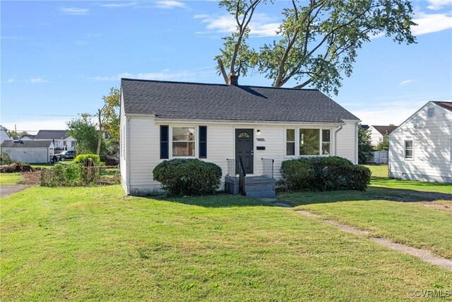 view of front of home featuring a front yard