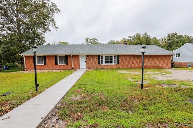 single story home with a front lawn