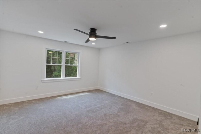 unfurnished room featuring light carpet and ceiling fan