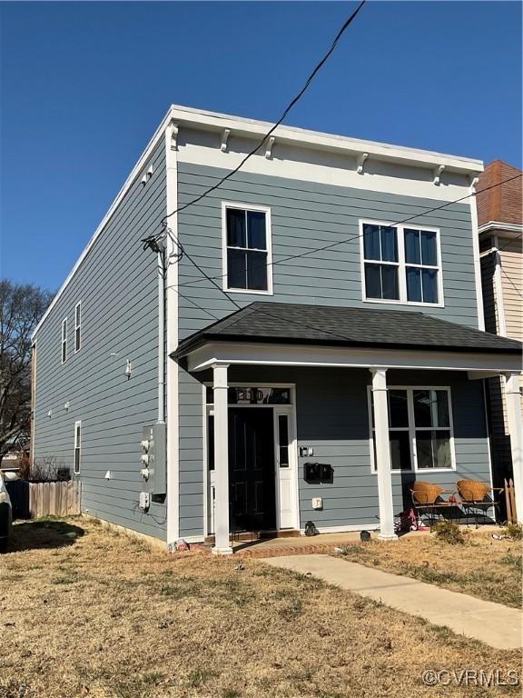 view of front of home with a front yard and covered porch