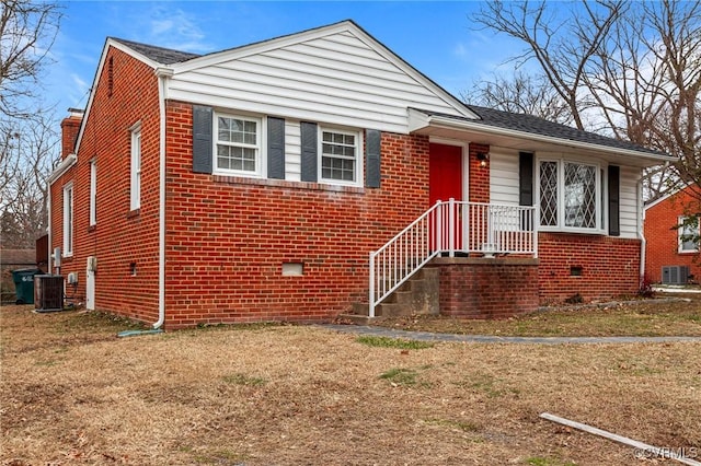 view of front of house featuring central AC and a front lawn