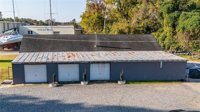 view of front of home featuring an outbuilding and a garage