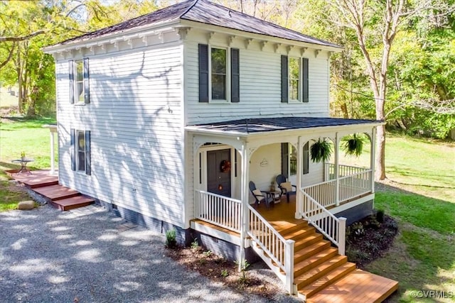 view of front of house featuring a porch and a front yard