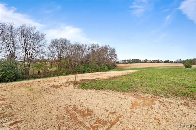 view of yard featuring a rural view