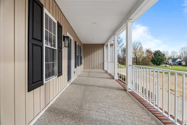 balcony featuring covered porch