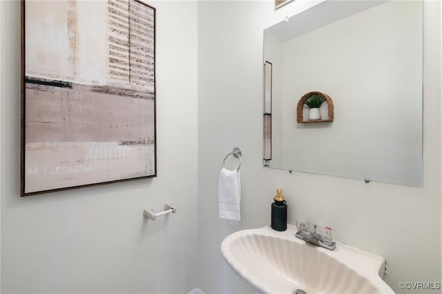 bathroom featuring sink