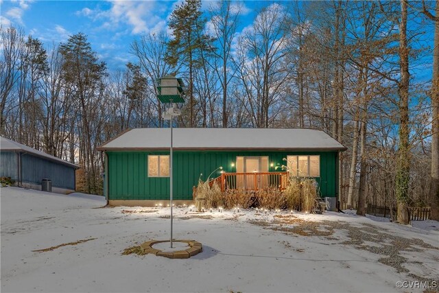 ranch-style home featuring a deck