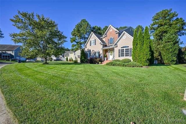 view of front of property featuring a front lawn