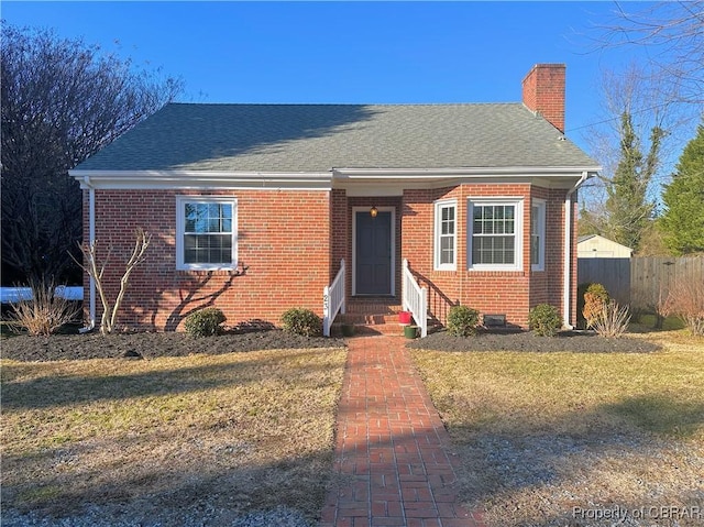 view of front facade featuring a front lawn