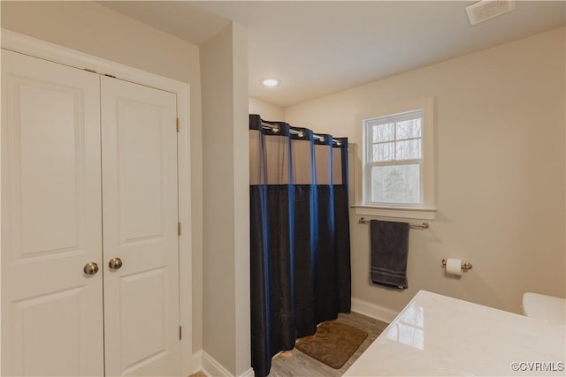 bathroom featuring a shower with curtain