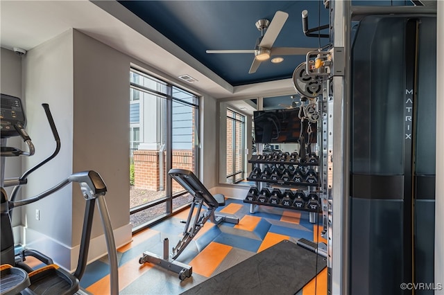 exercise room featuring ceiling fan