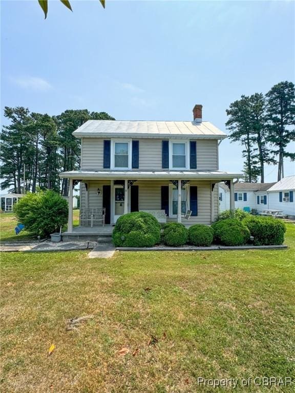 view of front facade featuring a front lawn and a porch