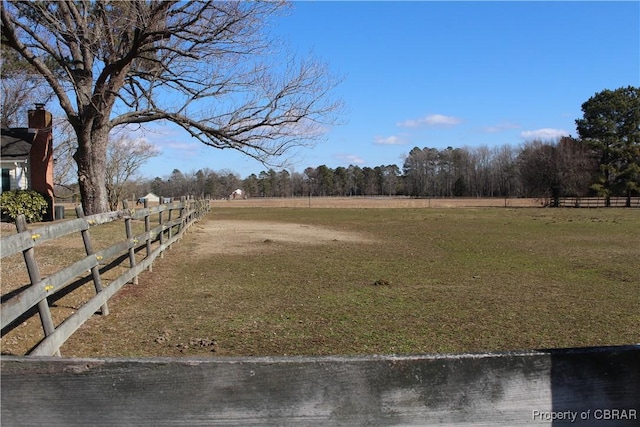 view of yard featuring a rural view