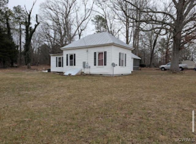 view of front of house featuring a front yard