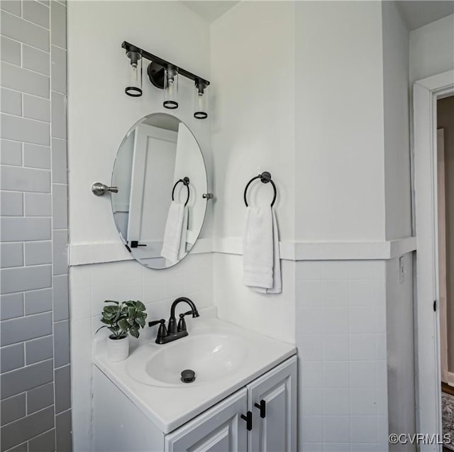 bathroom with backsplash and vanity