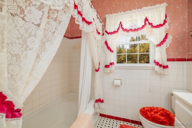 bathroom featuring toilet and shower / bath combo with shower curtain