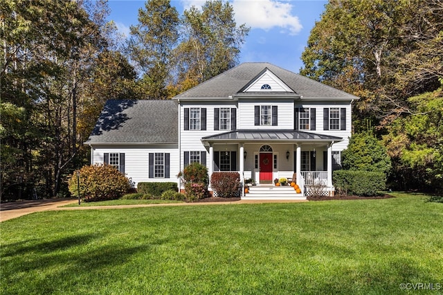 view of front of property featuring a front lawn and a porch