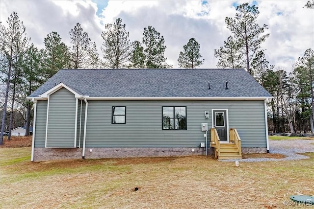 view of front of property with a front lawn