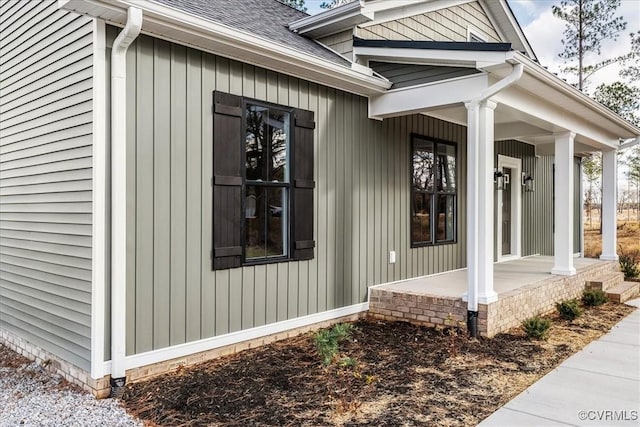 doorway to property with covered porch