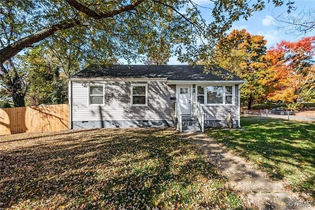 view of front of property featuring a front yard