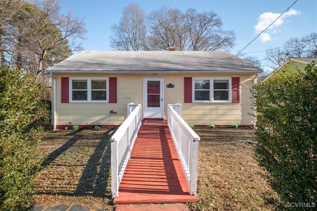 view of front of house with a front yard