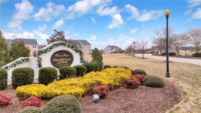 community sign featuring a lawn