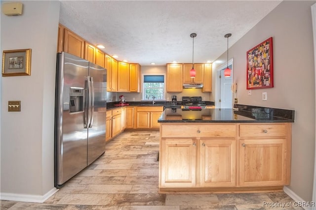 kitchen with pendant lighting, stainless steel appliances, kitchen peninsula, and a textured ceiling