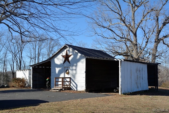 view of outbuilding