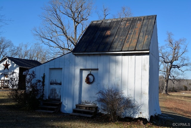 view of outbuilding