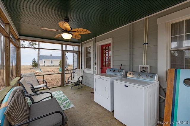 washroom with washer and dryer and ceiling fan