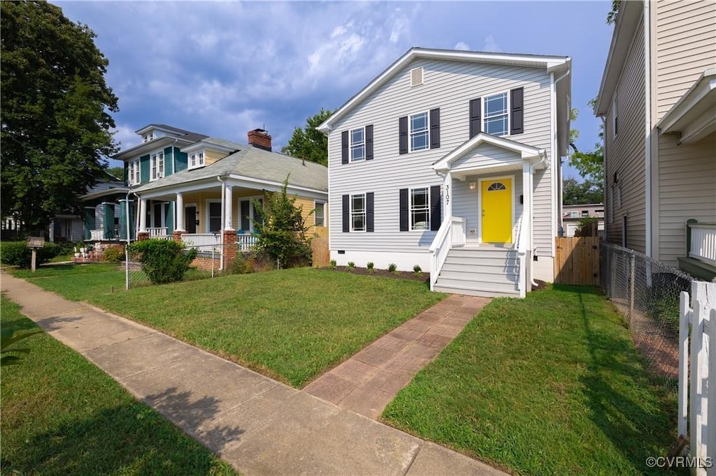 view of front facade featuring a front lawn