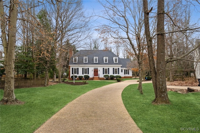 view of front of house with a front yard