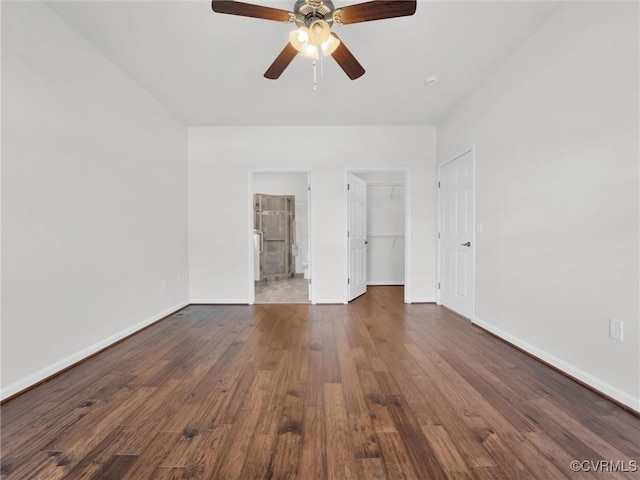 spare room featuring dark wood-type flooring and ceiling fan