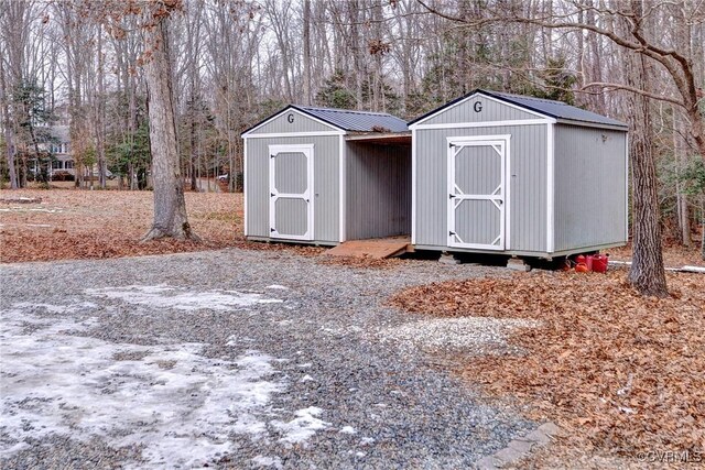 view of outbuilding