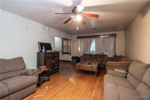 living room featuring light hardwood / wood-style floors and ceiling fan