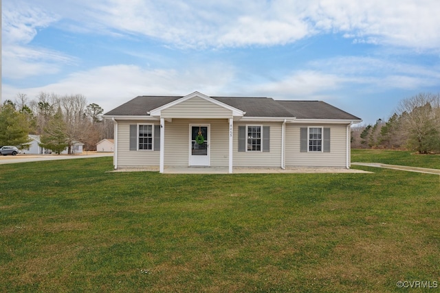 single story home featuring a porch and a front lawn