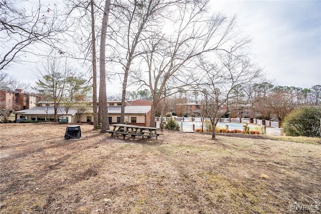 view of yard with a pool